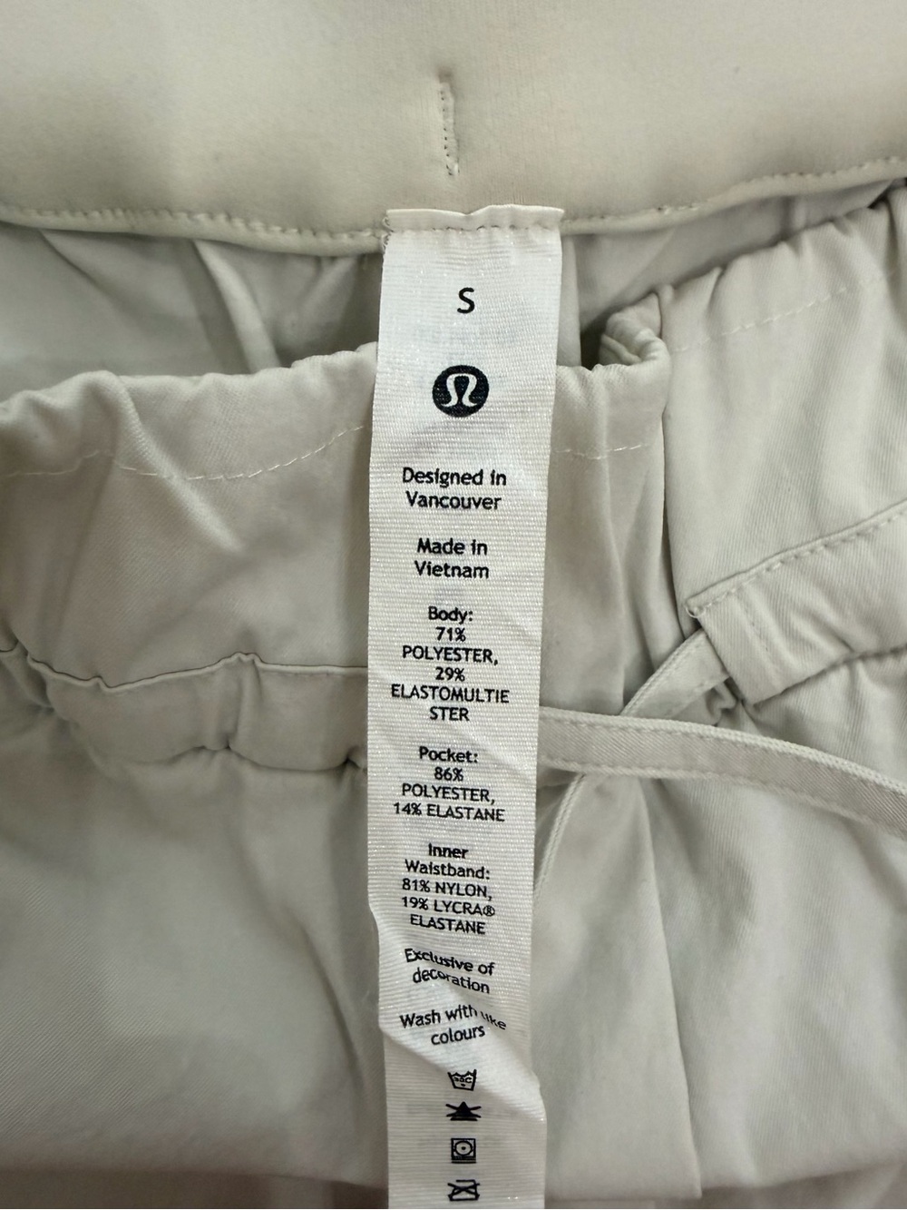 Lululemon Cinchable Waist High-Rise Woven Shorts - Picture 3 of 5